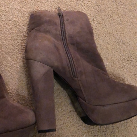 Heels - Picture 2 of 2